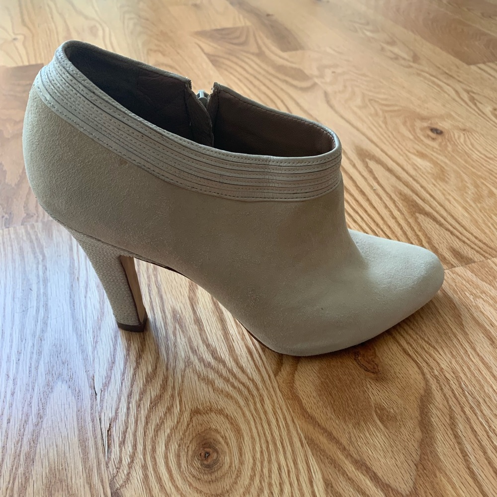 Cole Haan 9 Ivory booties boots heels bone